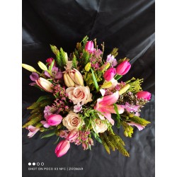 🌹​💟ramo de rosas y tulipanes, perfecto para regalar, envíos a toda España desde la aljorra.