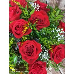 ramo de rosas rojas, en la aljorra.