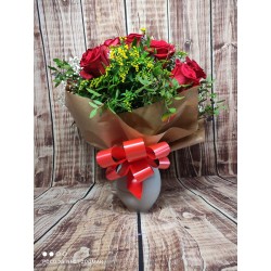 ramo de rosas rojas, en la aljorra.