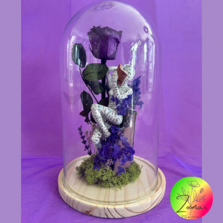 LA MUJER PENSADORA ENTRE FLORES