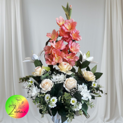 2.	Arreglo floral artificial con lirios blancos y claveles blancos, especial para homenaje en cementerio