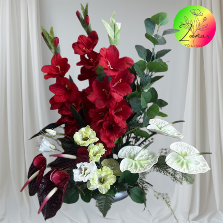 Centro funerario artificial con flores rojos