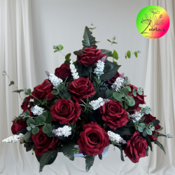 centro artificial de flores rojas y detalles eternos