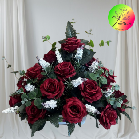 centro artificial de flores rojas y detalles eternos