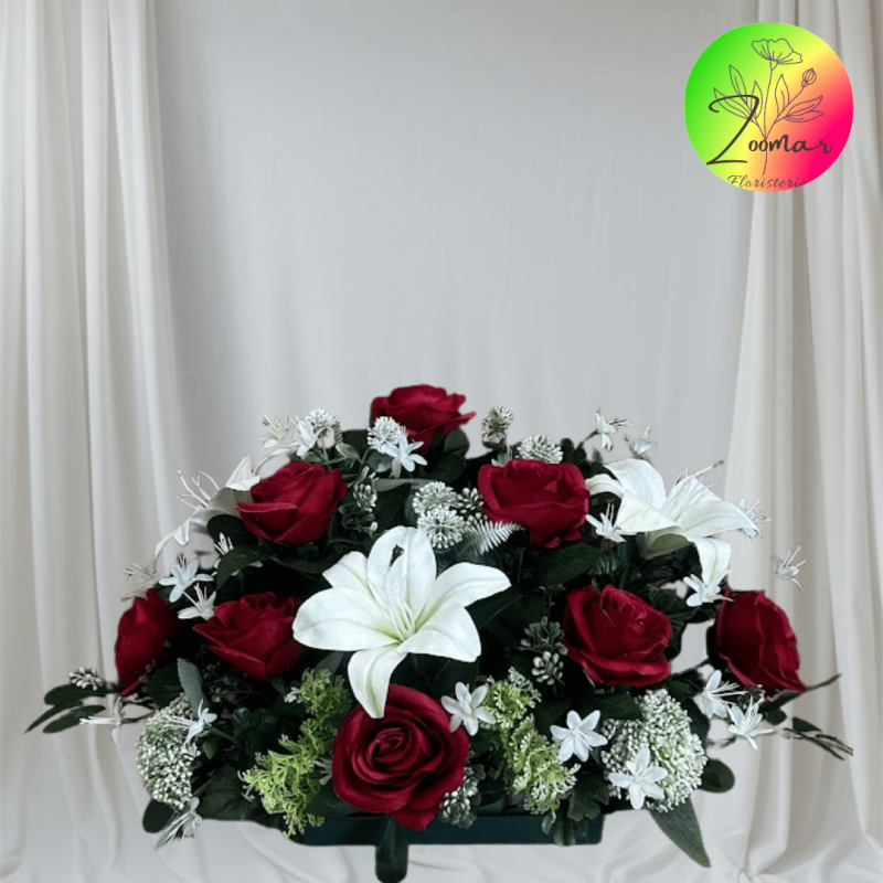 centro para nicho de flores artificiales en tonos blancos y rojos