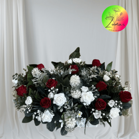 centro para nicho en tonos rojos y blancos de flores artificiales