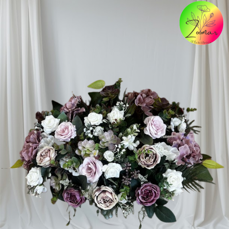 centro para cementerio con flores artificiales en tonos malvas